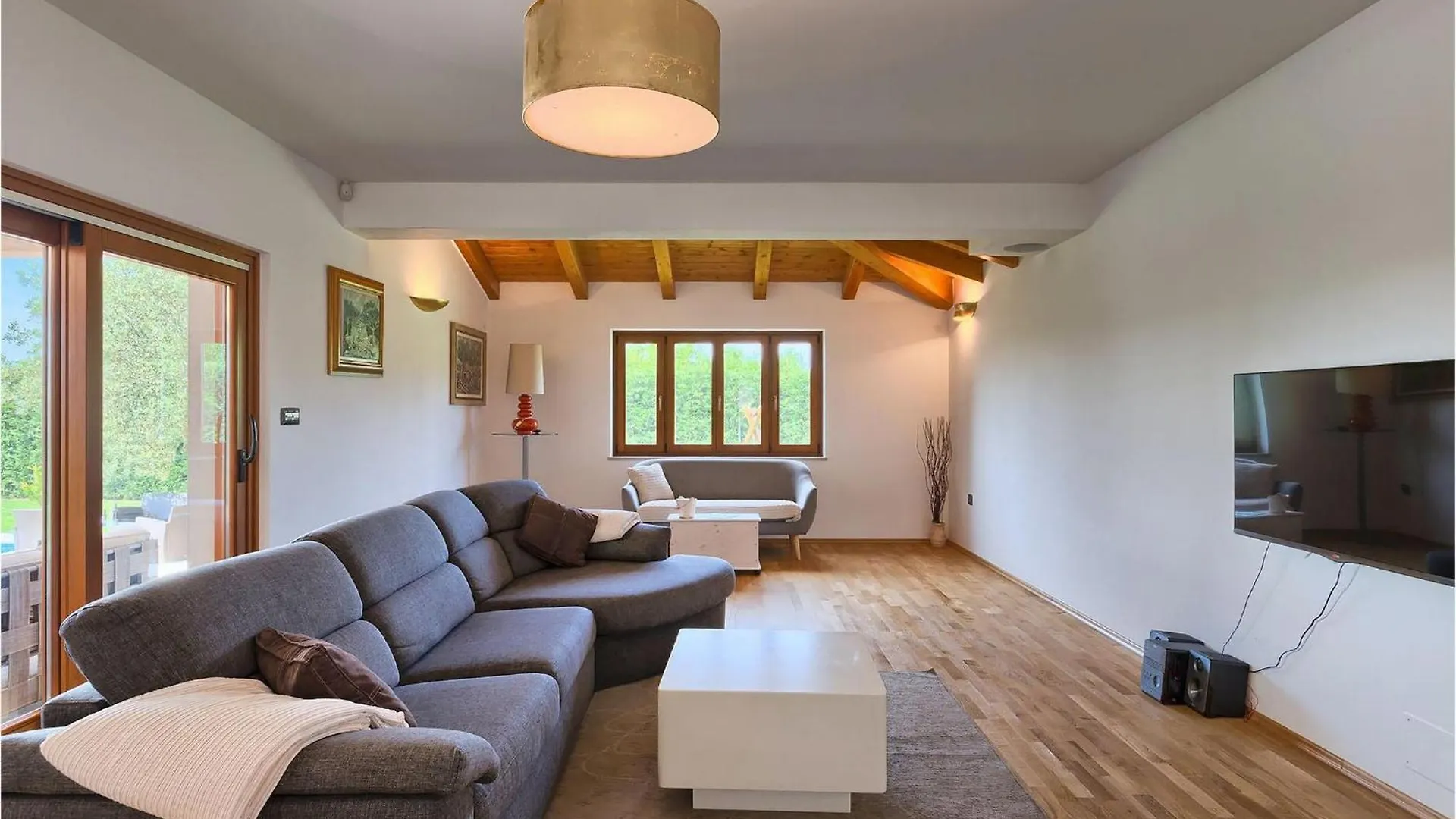 Villa Salambati Smoljanci 0*,