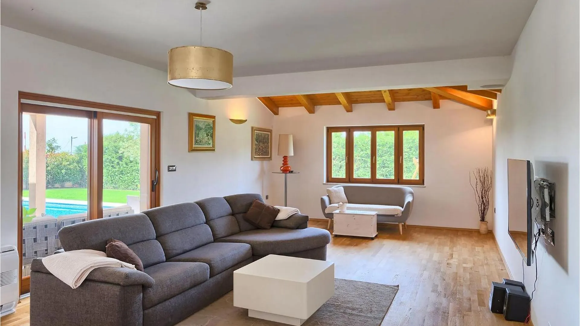 Villa Salambati Smoljanci 0*,  Croatia
