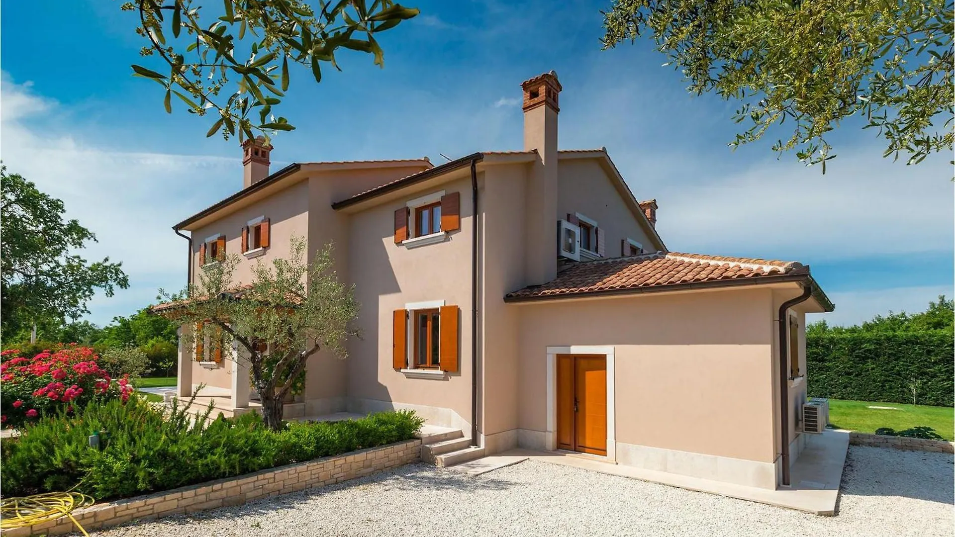 Villa Salambati Smoljanci Holiday home