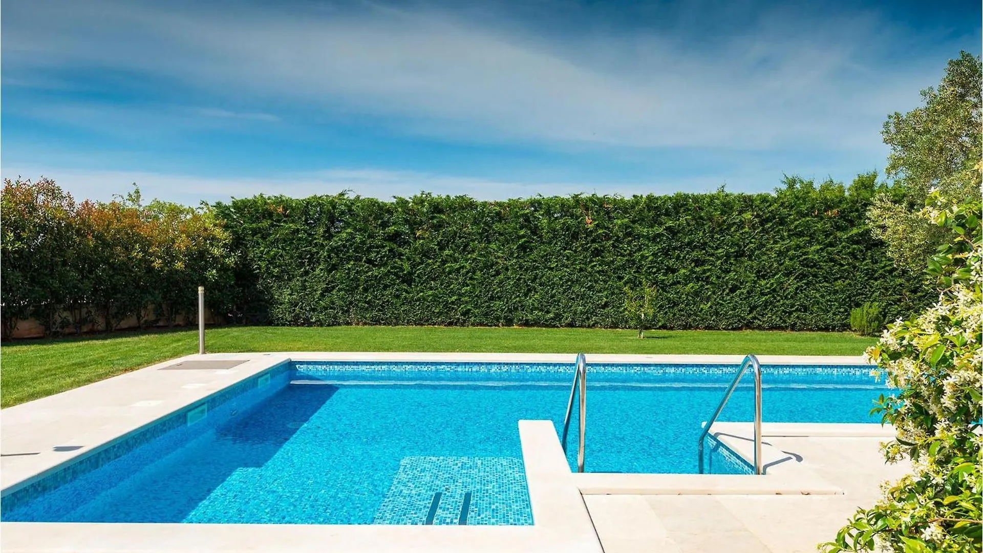Villa Salambati Smoljanci Holiday home