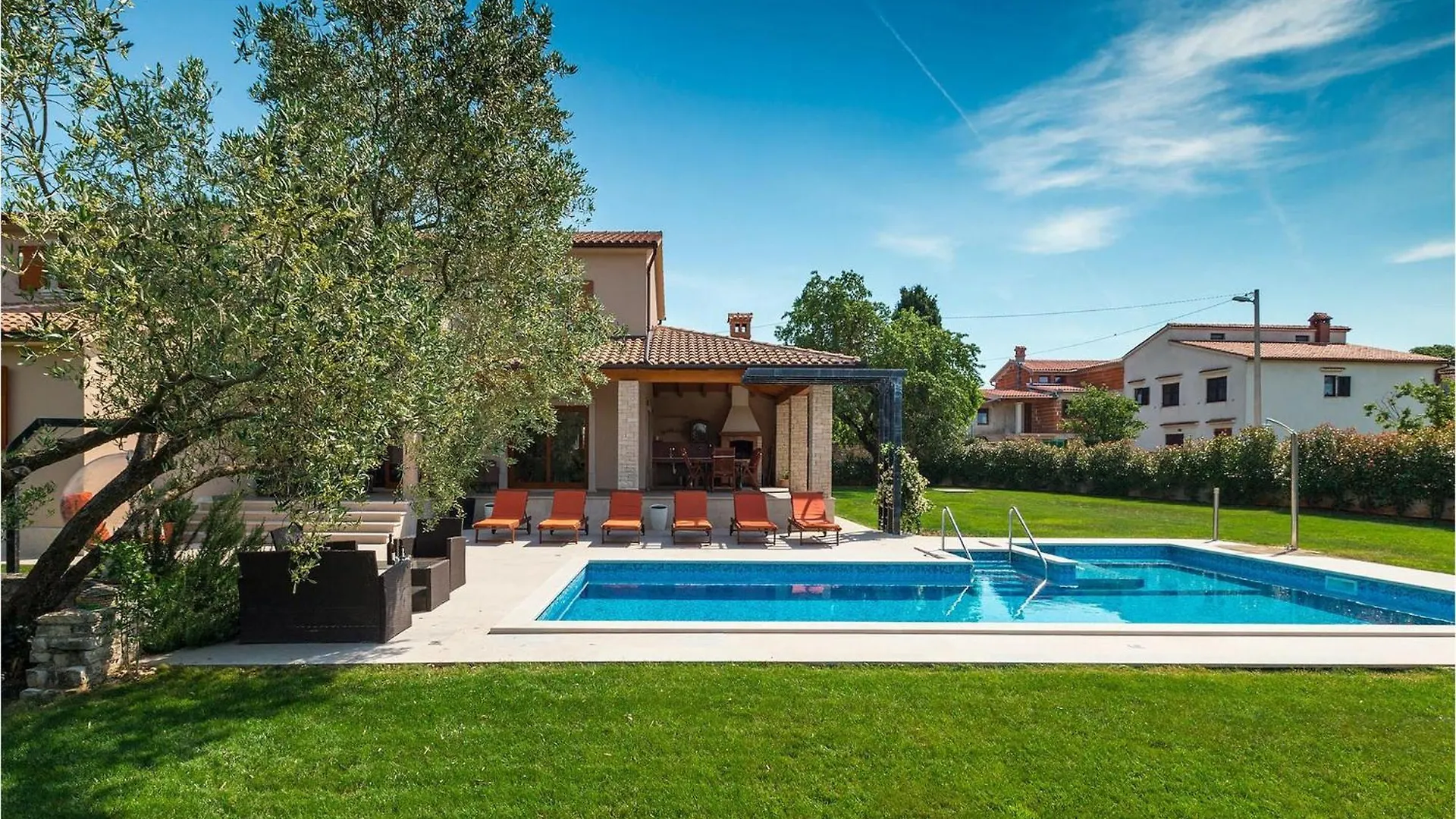 Villa Salambati Smoljanci Holiday home