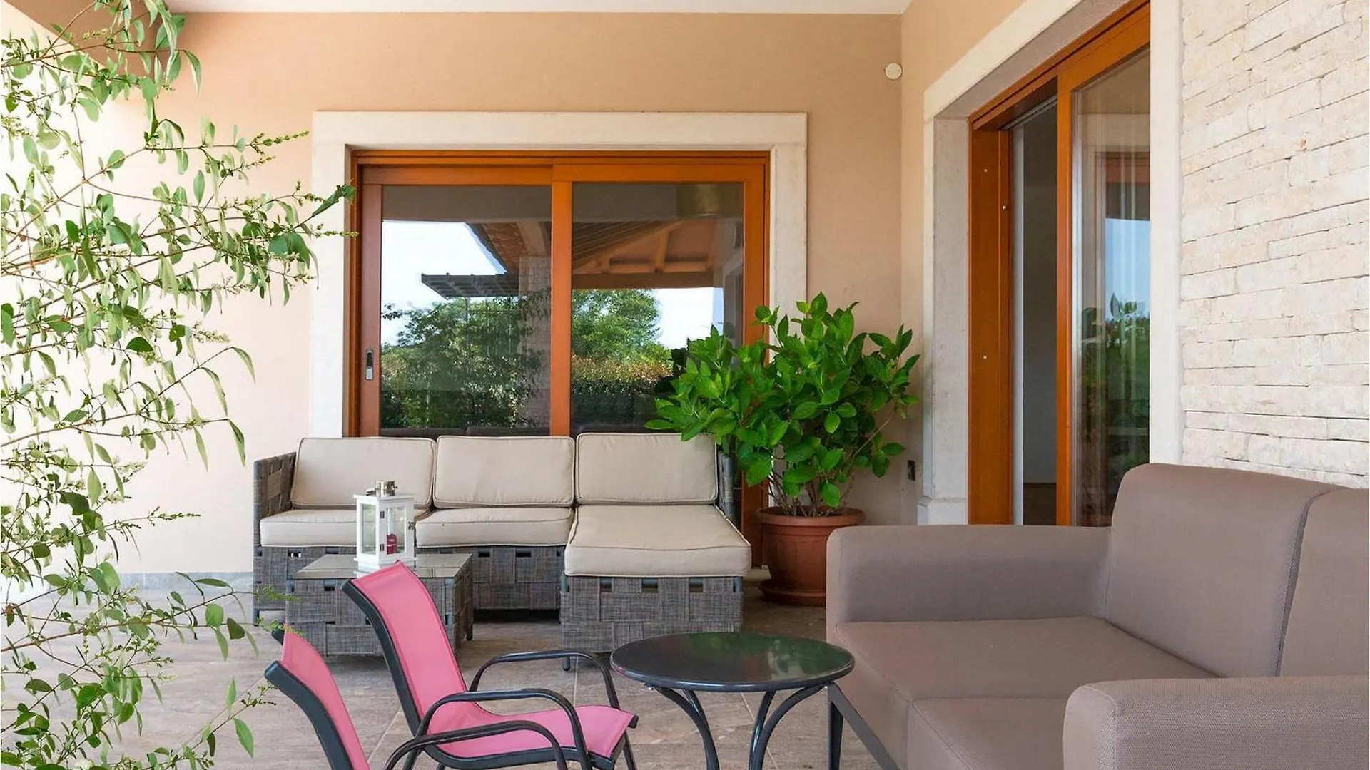Villa Salambati Smoljanci Holiday home