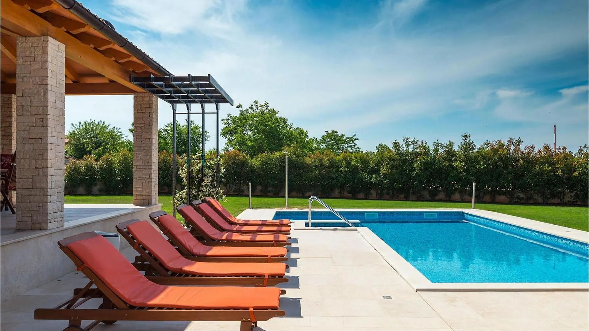 Villa Salambati Smoljanci Holiday home