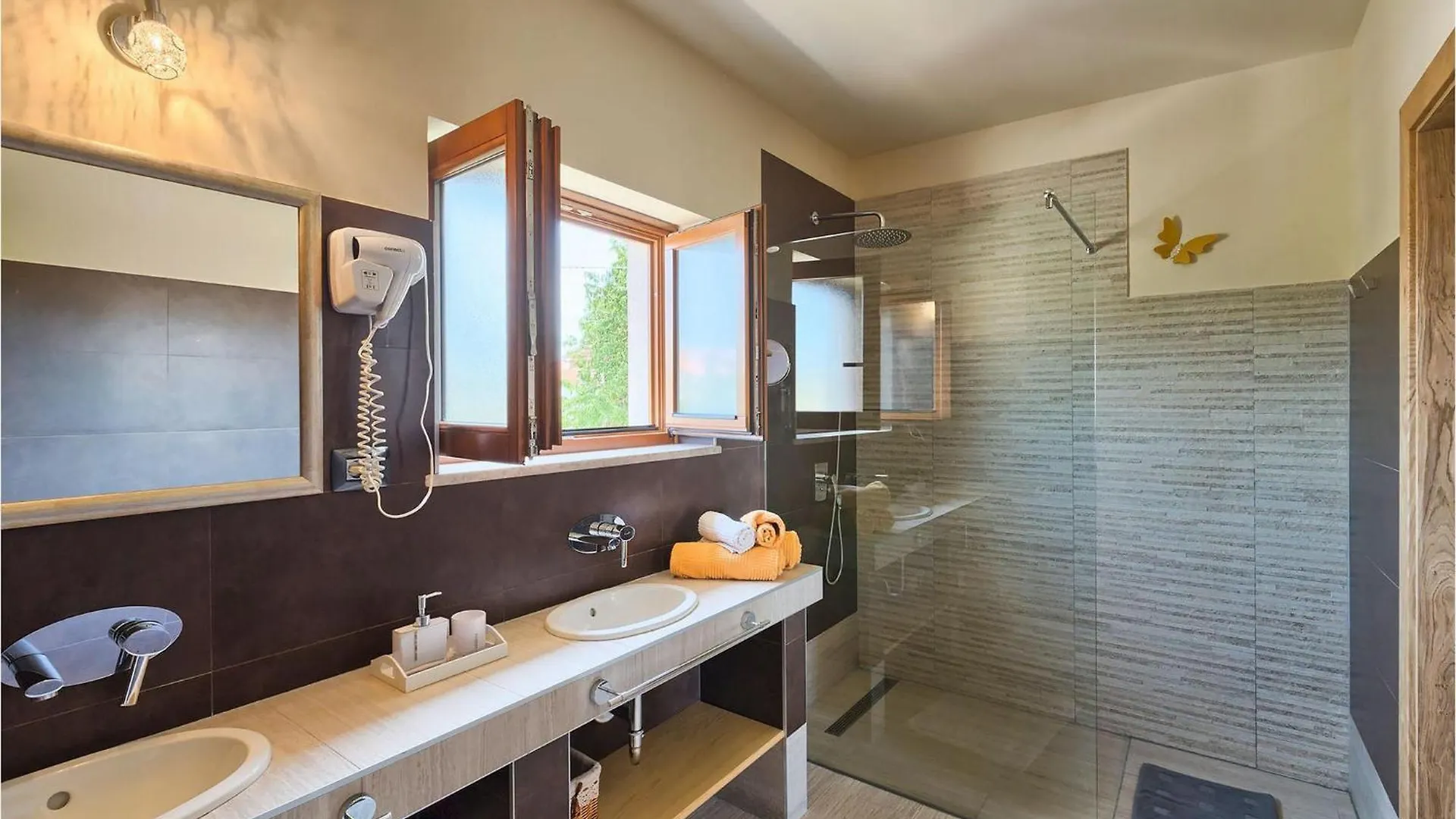 Villa Salambati Smoljanci Holiday home