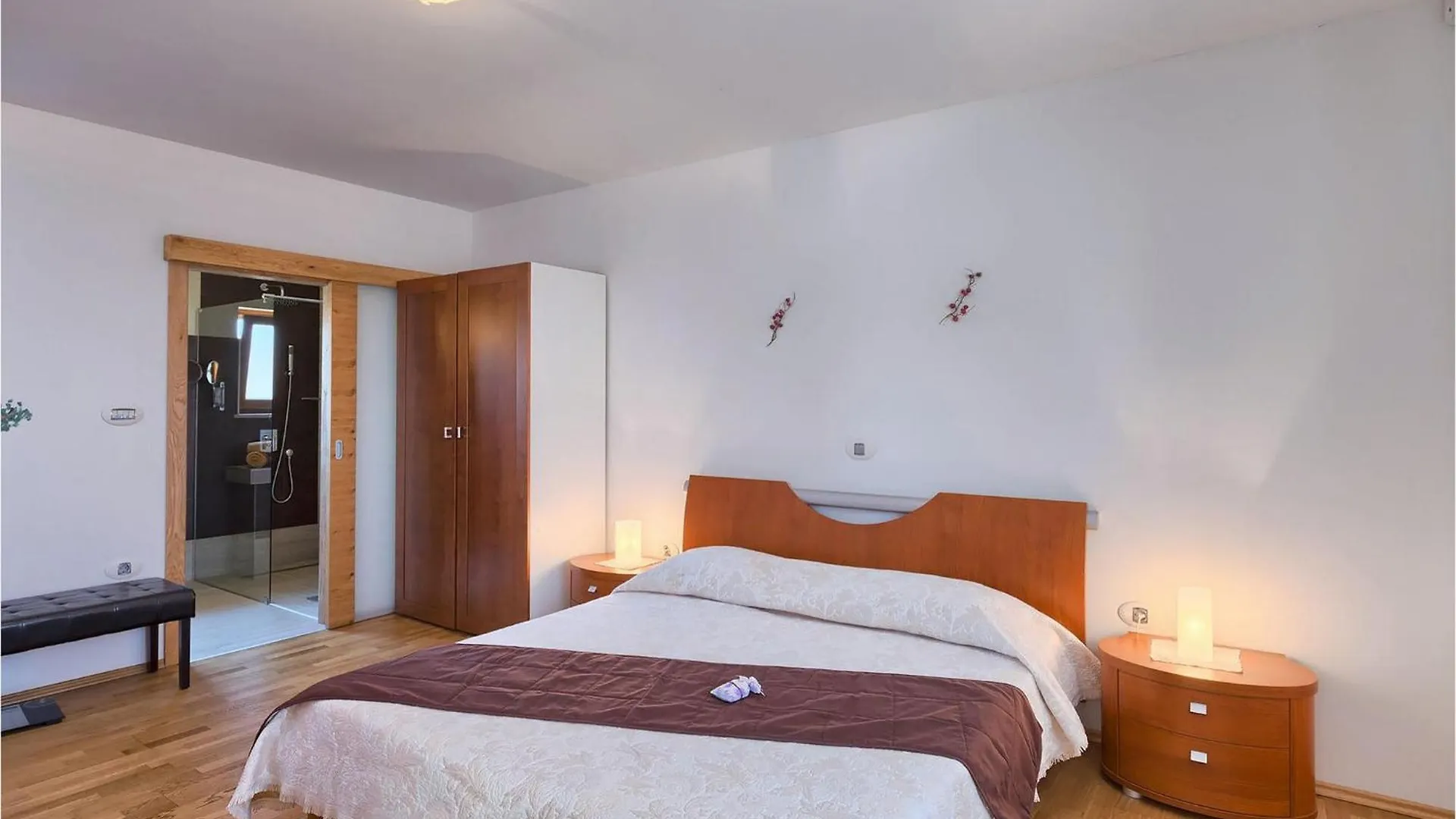Holiday home Villa Salambati Smoljanci