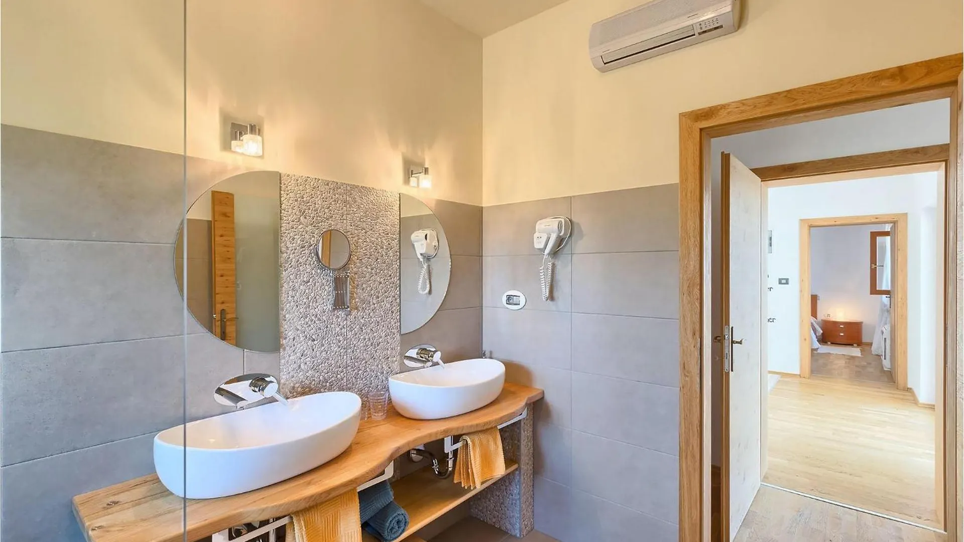 Villa Salambati Smoljanci 0*,
