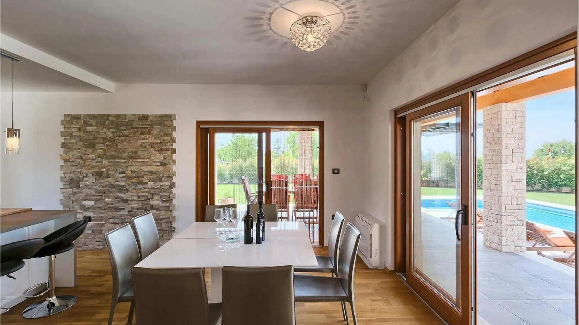 Villa Salambati Smoljanci Holiday home